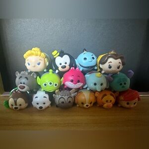 38 piece Tsum Tsum Vinyl Lot plus accessories !
